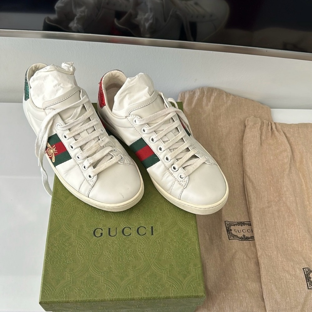 GUCCI WOMEN’S ACE SNEAKERS WITH BEE